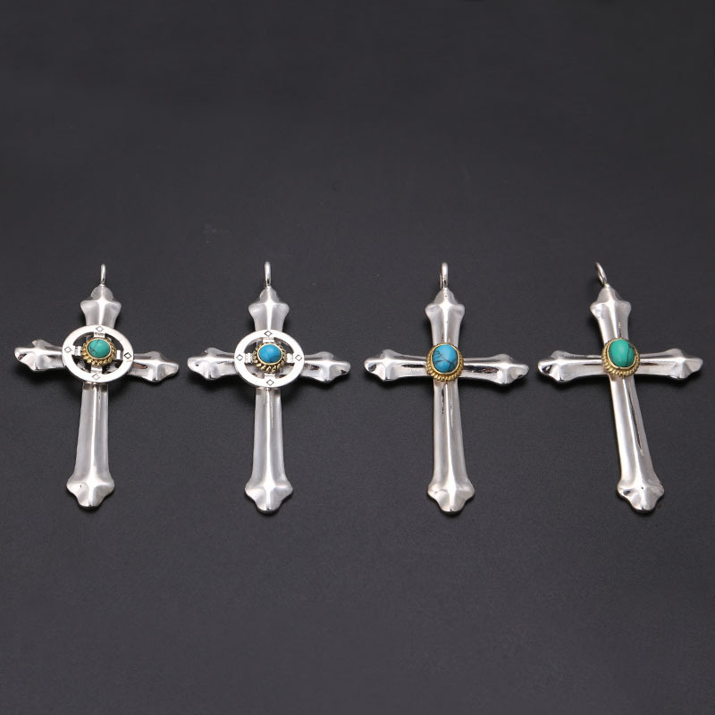 Street Fashion Photo - Pendentif Collier Croix en Argent Sterling