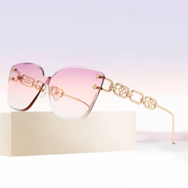Street Fashion Photo - Nouvelles lunettes de soleil à la